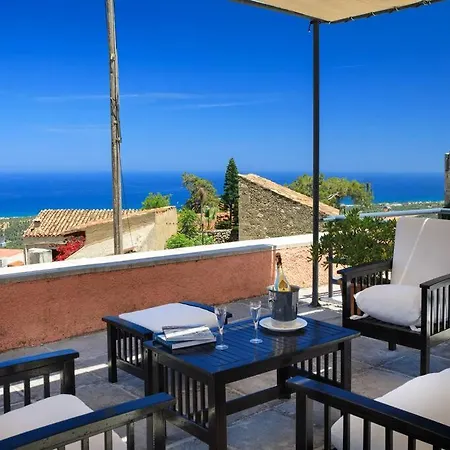 Historic Venetian Castle Ideal For Family Events!