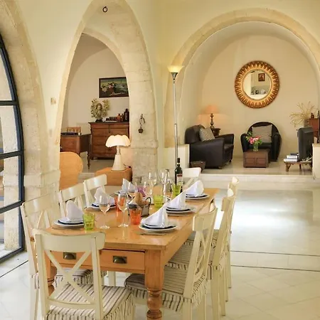 Historic Venetian Castle Ideal For Family Events! * Maroulas