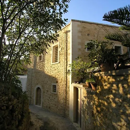 Historic Venetian Castle Ideal For Family Events! Maroulas